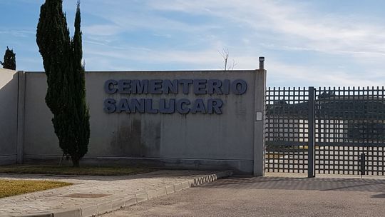 Tanatorio y Cementerio de Sanlúcar letrero de cementerio