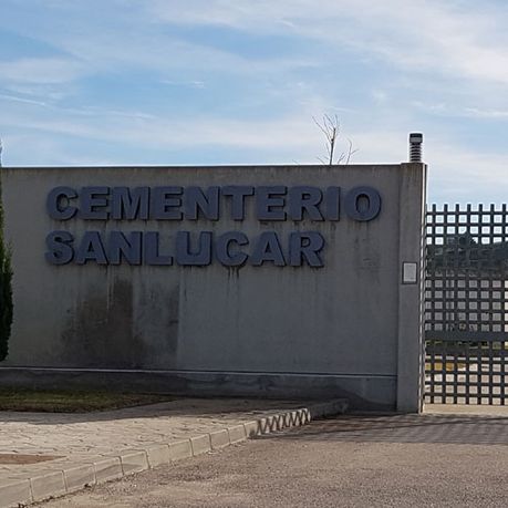 Tanatorio y Cementerio de Sanlúcar letrero de cementerio